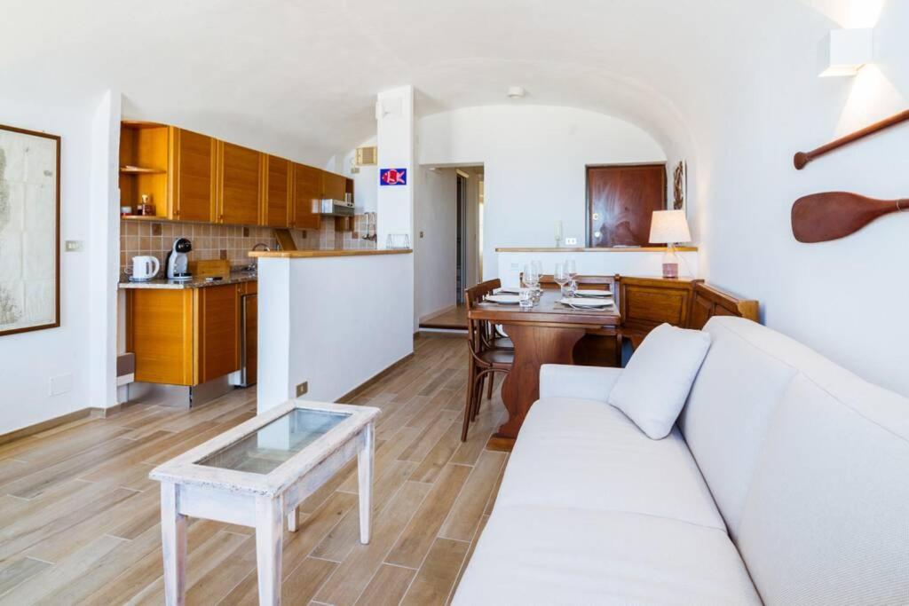 Apartamento Casa Del Subacqueo. Amazing Terrace With Sea View. Wi-Fi Bordighera Exterior foto