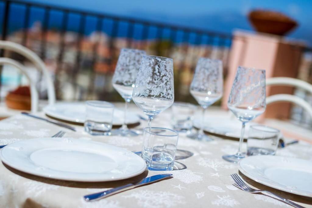 Apartamento Casa Del Subacqueo. Amazing Terrace With Sea View. Wi-Fi Bordighera Exterior foto